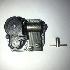 Parlez-moi D’ Amour  SANKYO  Spieluhr / Musikwerk, 18 Töne Neuwertig