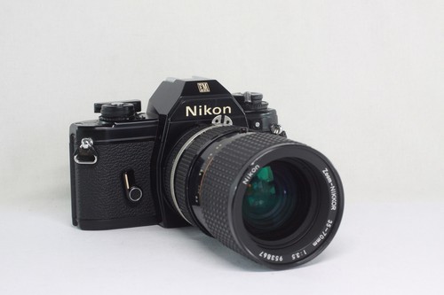 Nikon em analoge - is,