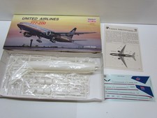 1:144 Minicraft 14483 UNITED AIRLINES Boeing 777-200  Bausatz ungebaut  (S8)