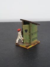 Preiser Plumpsklo Toilettenhaus WC Klo Bauernhof Figur Mütze Holz 1:87 H0 1950er