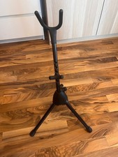 K&M 14300 Saxophonständer – für Tenor- & Altsaxophon