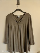 Madeleine Shirt mit Knotendeteil Gr. 44-46 Laut Etikett 48