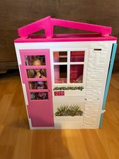 süßes Barbie Mitnehmhaus