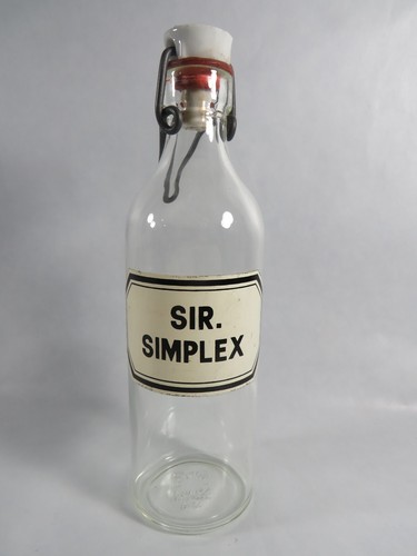 Alte glasflasche mit - alte,