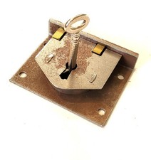 Traditionelle Stahltruhe