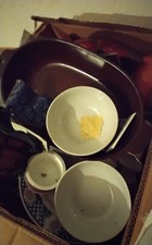 Bananenkarton Voll GESCHIRR ABZUGEBEN IDEAL FÜR  FLOHMARKT