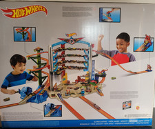 Hot Wheels Parkgarage Hai , 5 Autos Neu, 1 Hubschrauber,  36 Parkplätze