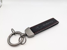 Subaru Schlüsselanhänger (schwarzes Wildleder, mattgrauer Metallring)