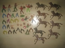 ZZ / HONGKONG    STECKFIGUREN von COWBOYS, INDIANER und PFERDE,   KONVOLUT