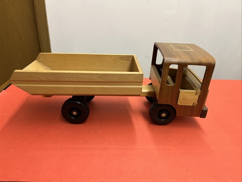 Alter großer antiker - holz, lkw