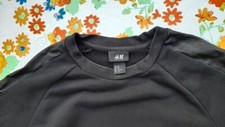 Designer-Sweatshirt von H&M Gr. XS: Brust 48 cm ungedehnt, Front 54, Rücken 62