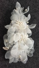 Kommunion Braut Hochzeit Perlen Haarschmuck Blume Haargesteck Stoff Weiß S01