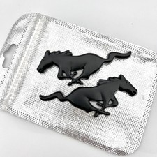 2x Mustang Pferd Logo Emblem
