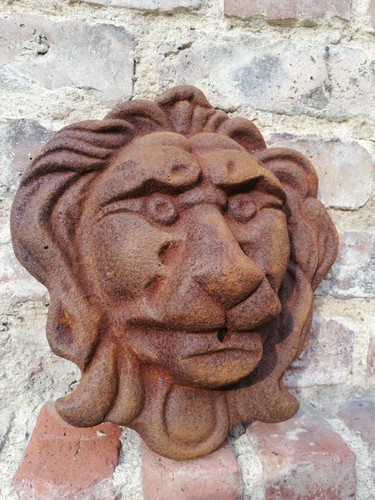 Wasserspeier auslauf löwe - wasserspeier,