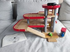 PLANCITY PLAN TOYS - PARKHAUS HOLZ SPIELZEUG - Komplett und Super Zustand