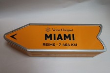 Veuve Clicquot Miami Arrow /