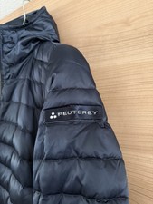 Dunkelblaue Peuterey