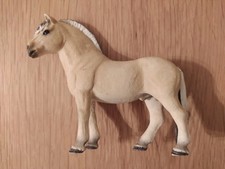 Schleich 13753 Norweger Hengst Fjord Pferd beige Reiterhof
