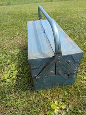 Alter robuster Metall Werkzeugkoffer/ Werkzeugkiste  Montagekiste Aufbewahrung