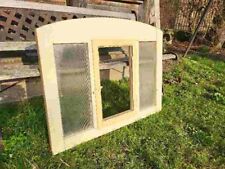 altes halbrundes Holzfenster mit Rahmen, Sprossenfenster, gut erhalten