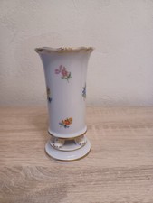 Schöne  Meissen Füßchenvase Tatzenvase mit Streublümchen und Goldrand 1.Wahl