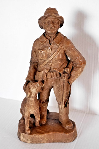Holzfigur jäger mit hund - ,