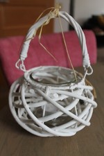 Countryfield weißer Weidenkorb mit Glaseinsatz für Kerze