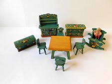 Ein Konvolut handbemalter BAUERN - MÖBEL aus den 1930er Jahren für Puppenstuben