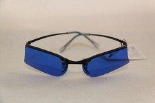 AUSGEFALLENE FARB BRILLE SONNENBRILLE  GLÄSER BLAU RAHMEN NUR OBEN SCHWARZ