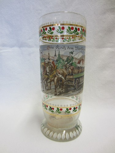 Riesiges glas ein hoch - -,