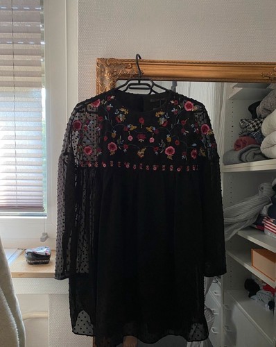 Schwarzes plumetis kleid - plumetis,