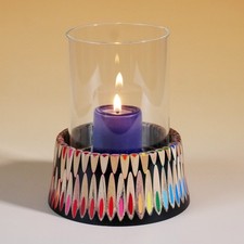 Windlicht aus Farbstiften in Regenbogenfarben für Kerzen und Maxi Teelichter