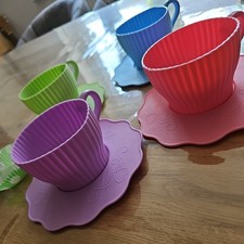 Backset, neu, Kuchen, backen, 4 Tassen mit Untertellern, Silikon Formen, Muffin