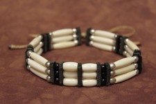 Knochen Halsband Choker, eigene Produktion, Weiß-Schwarz-Silber, Indianerschmuck