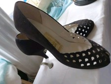 Pumps in schwarz Größe 39