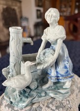 Antike Porzellanfigur /