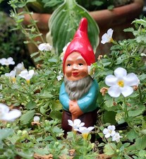 Alter Gartenzwerg mit Spaten, Heissner, 12cm Höhe, kleine Serie,  putziger Zwerg