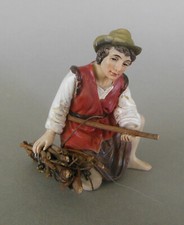 Hirte mit Holzbündel (6,5 cm) kniend für Krippenfiguren Größe 11 cm Polyresin