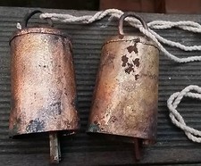 2x Glocken alte schöne rostige Tempel Kuh Tibet Nepa​l Metall Glocke 11x5 cm