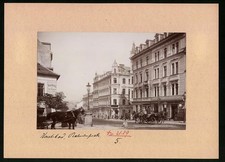 Ansicht Karlsbad, Bahnhofstraße mit Volks-Cafe, Papoerhandlung Franz Posch, Kut 