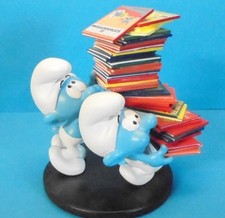 2 Schlümpfe mit Comic Stapel pile d'album KUNSTHARZ Plastoy Collectoys OVP MIB