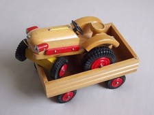 Alter Holz Traktor mit