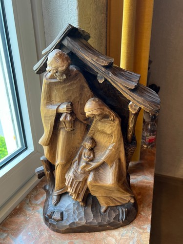 Große holzkrippe 1974 - große,