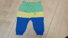 Babyhose Handgestrickt - Strampler - plus 1 Paar Söckchen als Bonus