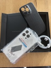 Die originale Carbon Handyhülle von Reuterson für iPhone 13 Pro.