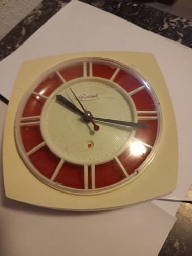 Alte vintage küchenwanduhr - vintage,