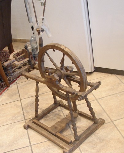 Sehr altes spinnrad - sehr,