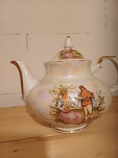 Schöne alte Teekanne mit