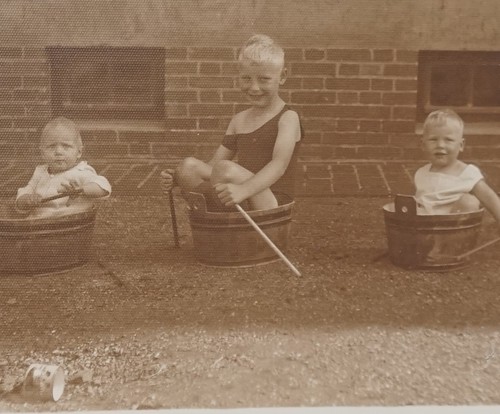 Foto kinder baden holzzuber - kinder,