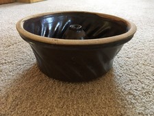 Alte Gugelhupf Backform aus Steingut, Durchmesser ca. 25 Cm Höhe 11 Cm Vintage